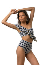 Load image into Gallery viewer, Stella